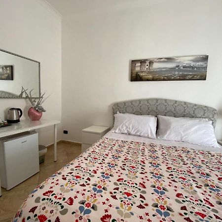 فندق Falu Napoli Centro Camera Con Cucina E Bagno Privato المظهر الخارجي الصورة