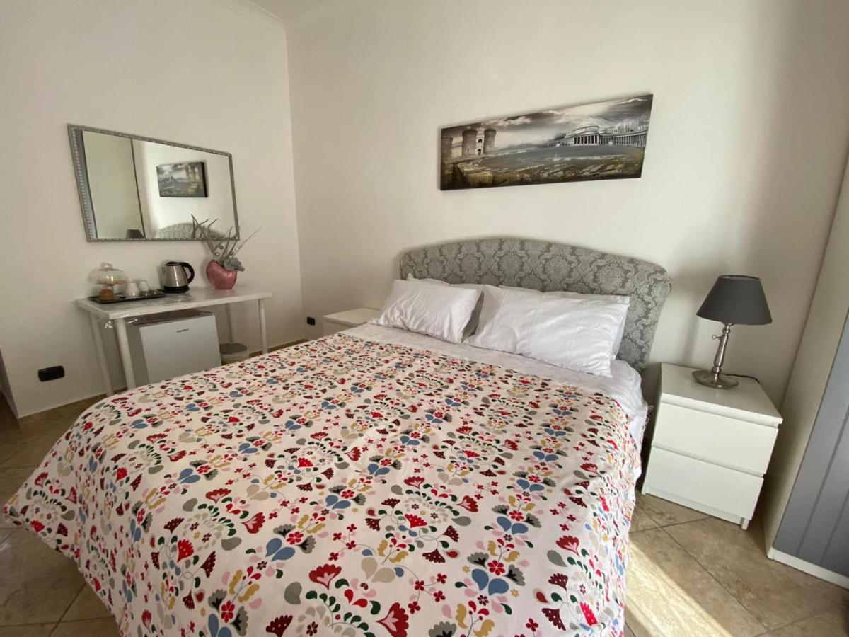 فندق Falu Napoli Centro Camera Con Cucina E Bagno Privato المظهر الخارجي الصورة