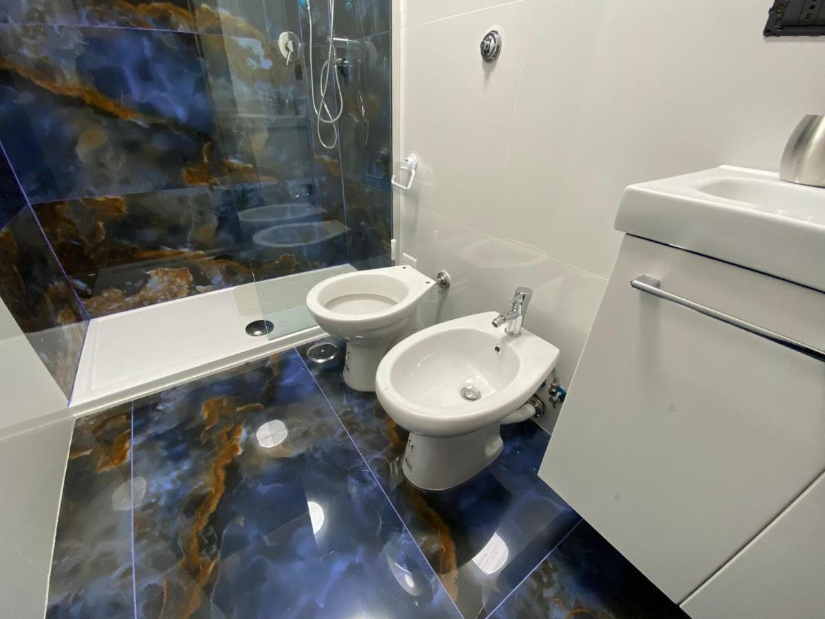 فندق Falu Napoli Centro Camera Con Cucina E Bagno Privato المظهر الخارجي الصورة
